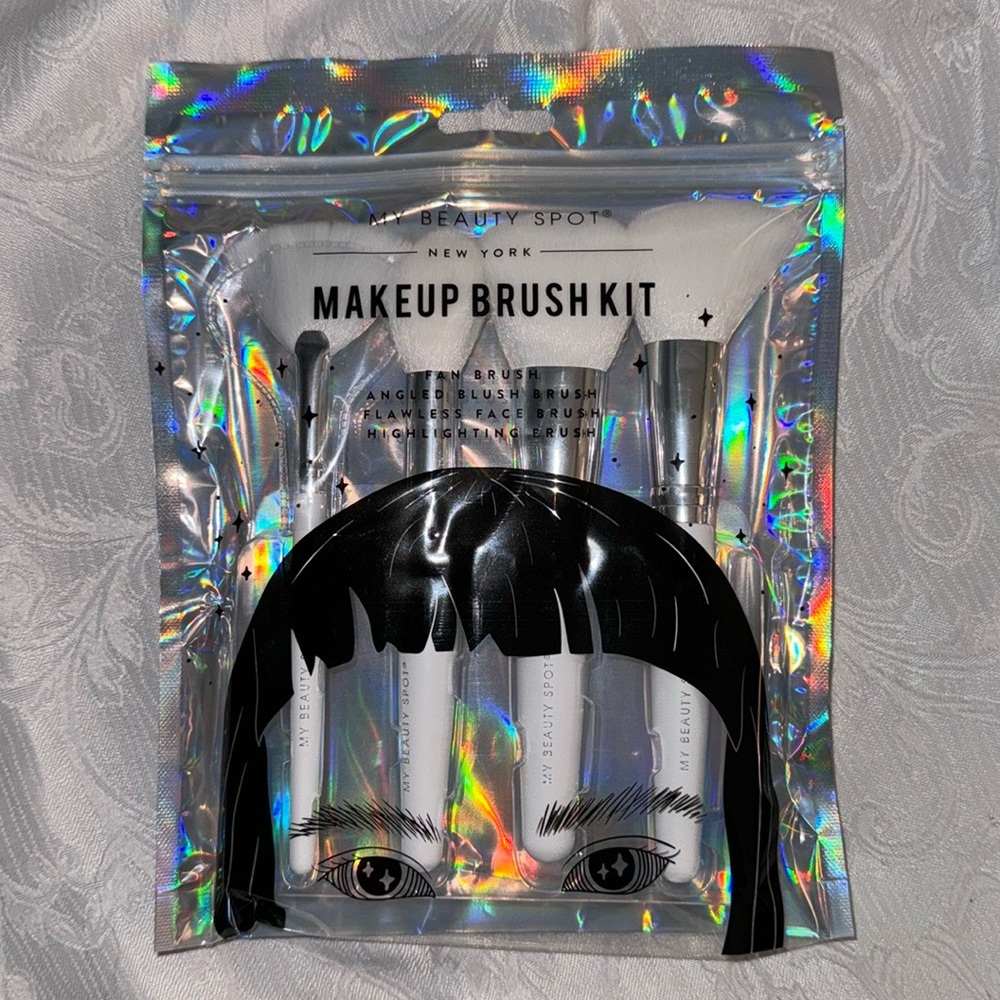 MY BEAUTY SPOT
New York Makeup Brush Kit, NEW in Sealed Bag